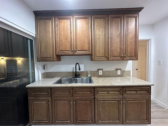 3rd image of 5138 W 130th St