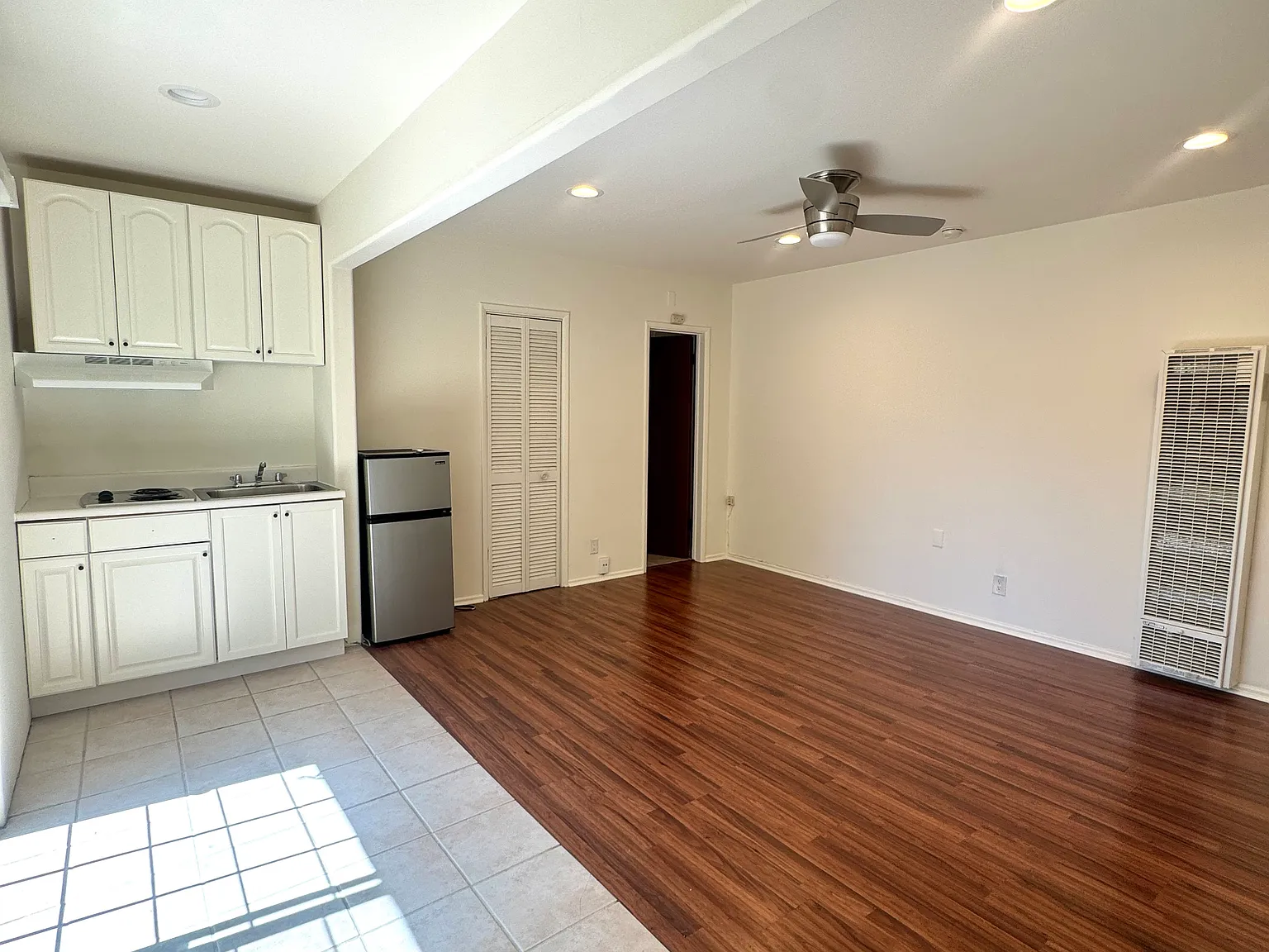 6431 Primrose Ave — Photo 2