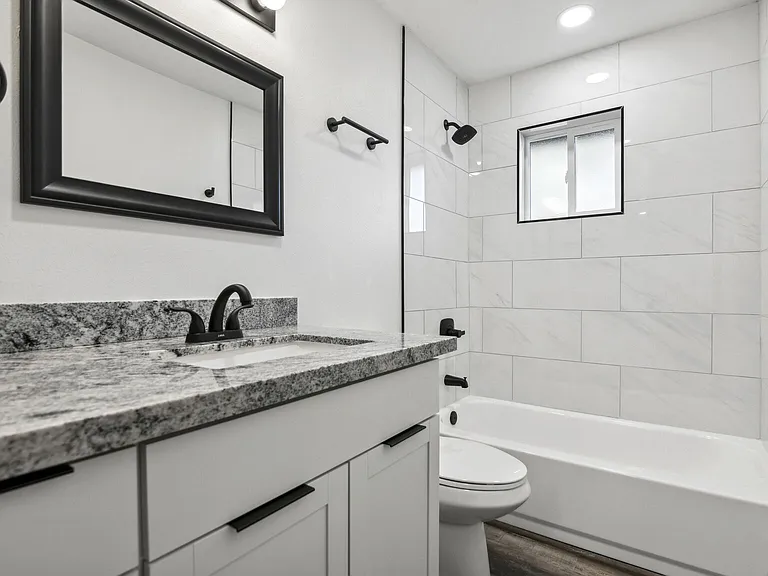1229 W 4th St #1 — Photo 9