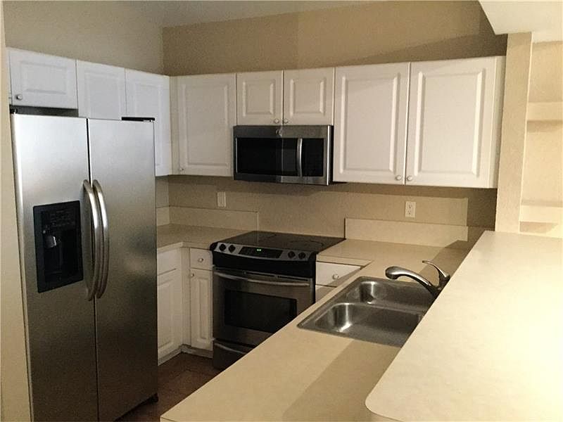 2nd image of 425 Circle Dr S