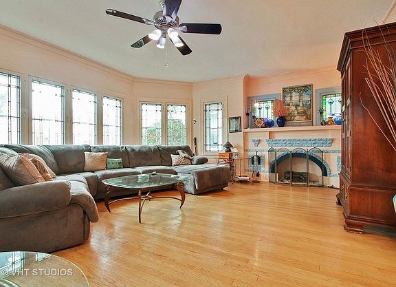 2nd image of 5858 N Washtenaw Ave