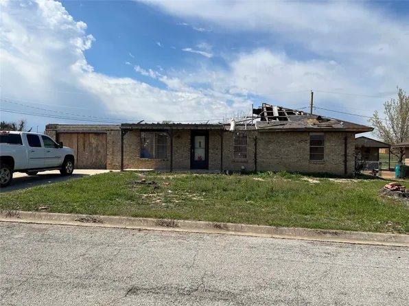 135 N 11th St, Jacksboro, TX 76458