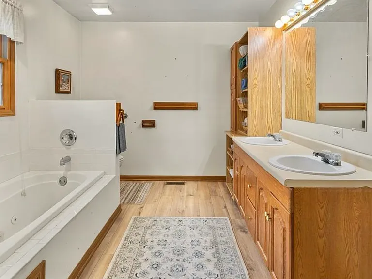 1248 S Lawler Ave — Photo 22