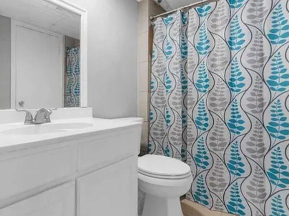 5th image of 9839 Walnut St #201