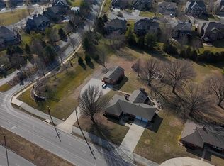 15590 Antioch Rd, Overland Park, KS 66221