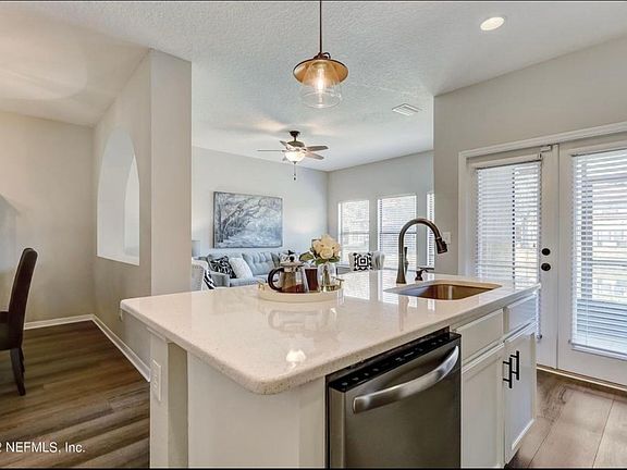 5th image of 428 Honeycomb Way