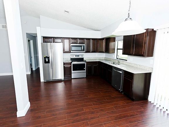4th image of 249 Bedford Dr
