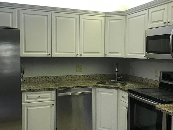 4th image of 3531 Pine Needle Dr APT A-1