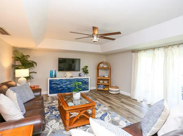 195 Peppermint Ln #4, Naples, FL 34112