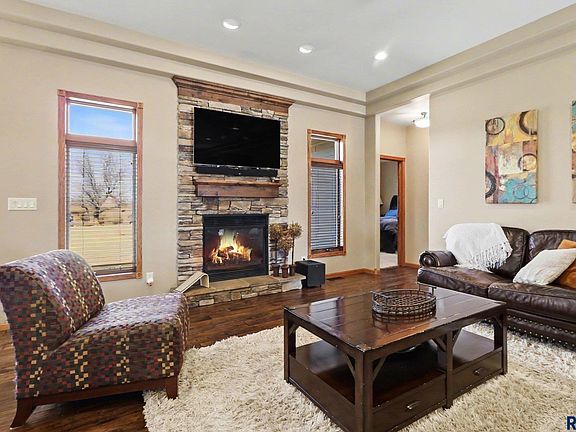 2nd image of 2908 W Auburn Hills St
