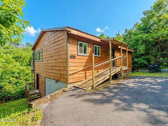 2nd image of 628 Pinecrest Dr