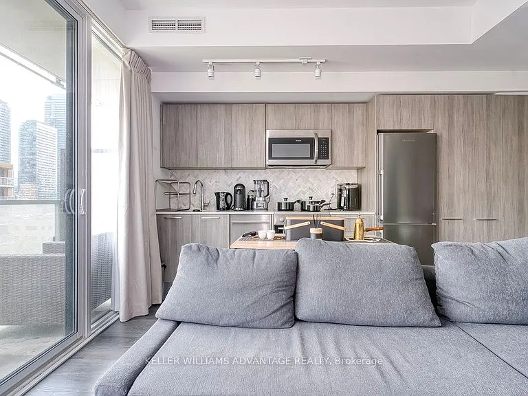 28 Wellesley St E #603 — Photo 15
