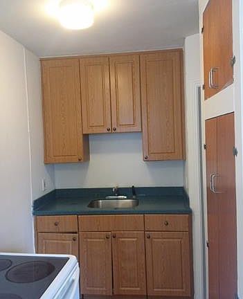 3rd image of 2165 Stella St