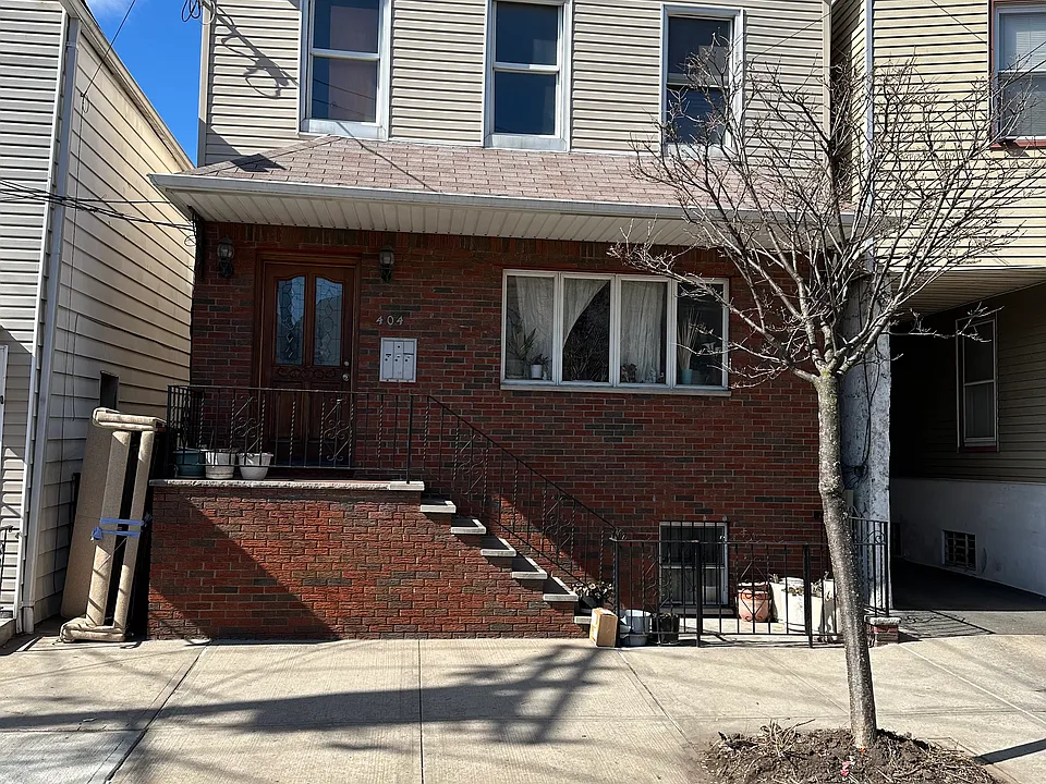 404 N 3rd St #2