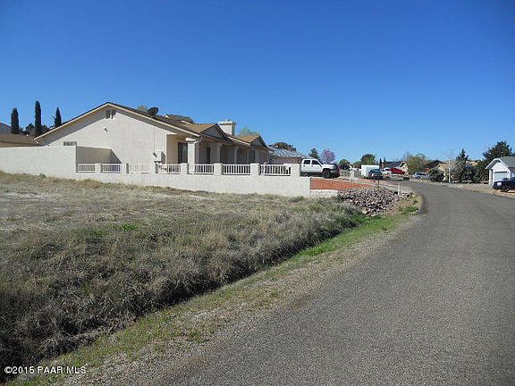3rd image of 4821 N Sheridan Ln