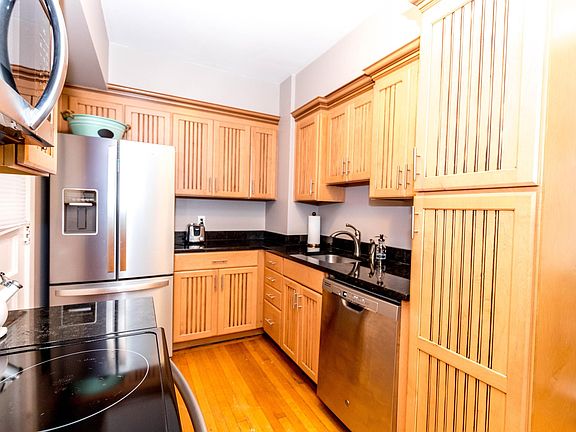 4th image of 608 S 38th St APT 1