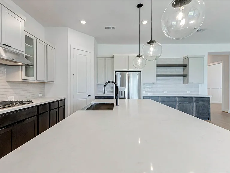 1322 Village Fls — Photo 14