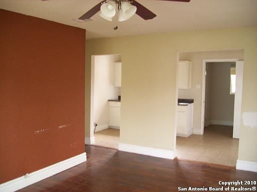 4th image of 3914 Spear St