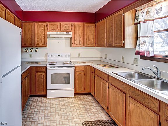 5th image of 42113 Meadow Ln