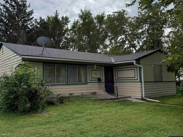 227 North Dr, Fremont, NE 68025