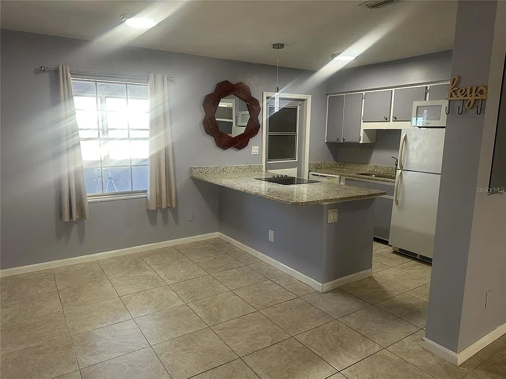 2 bed, 2.0 bath, 909 sqft, $1,600 — Photo 3