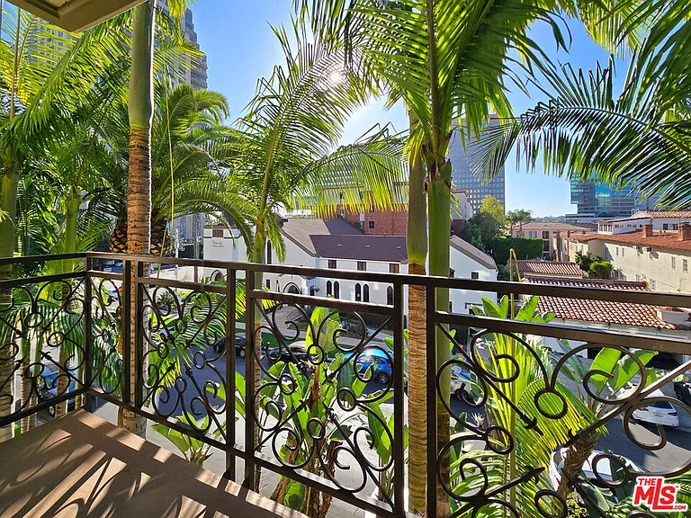 10795 Wilshire Blvd #304 — Photo 38