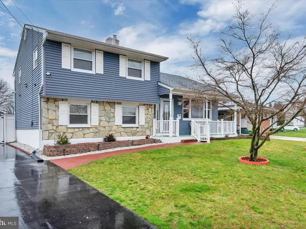 17 Lansdowne Rd, Burlington, NJ 08016