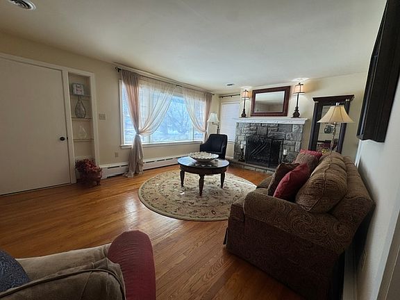 5th image of 2403 New Holland Pike
