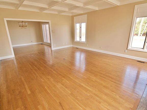 3rd image of 1160 Inneswood Dr