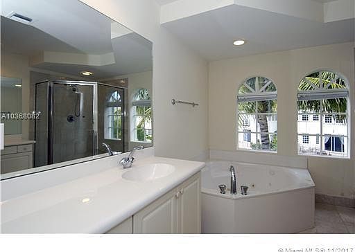 5th image of 11621 NE 31st Ave