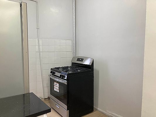 3rd image of 529 W 135th St #31