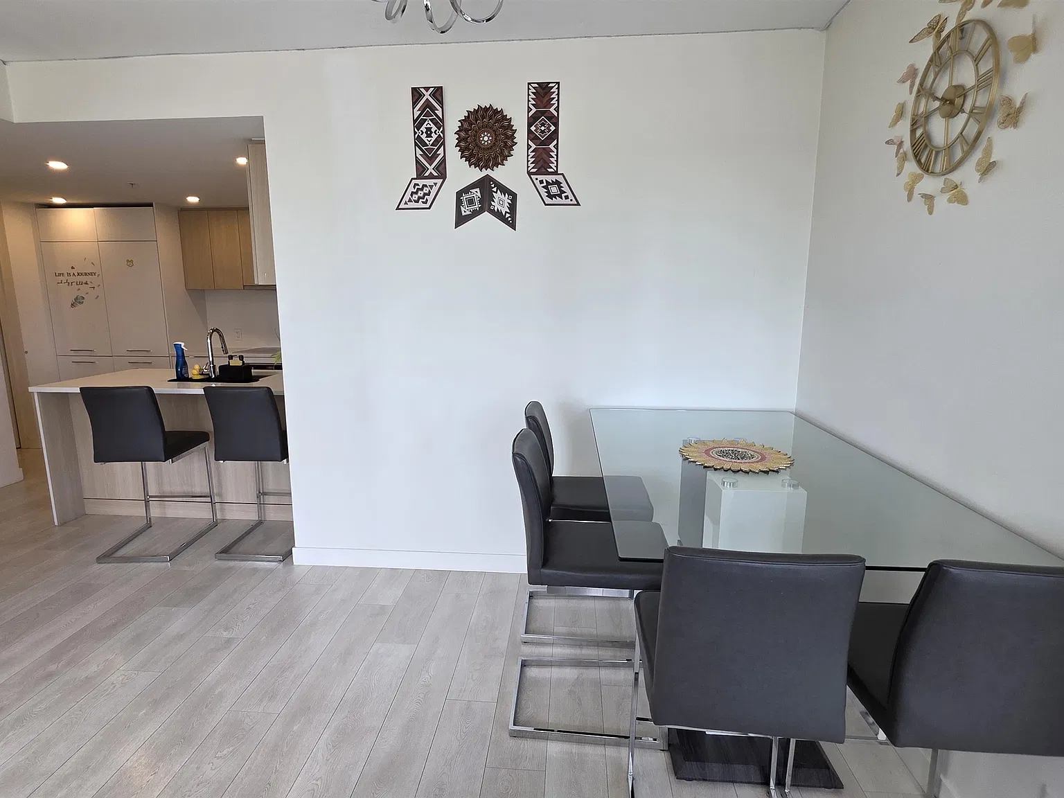 2 bed, 811 sqft, $2,380 — Photo 3