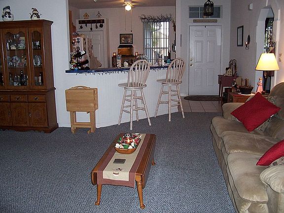 Living Rm with Brk Bar