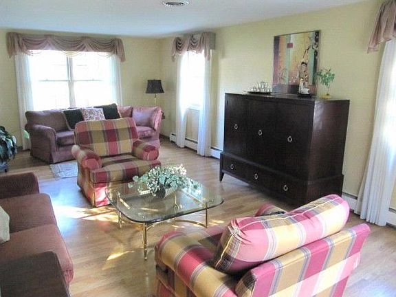 2nd image of 3305 Rockwood Dr