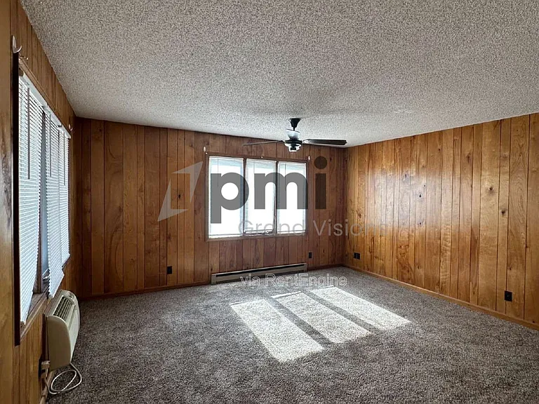 955 4th St #4 — Photo 8