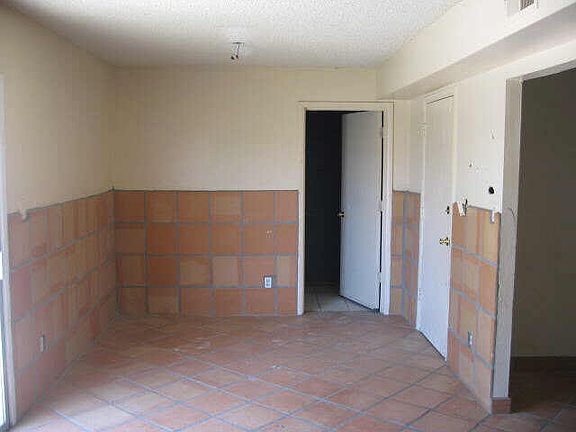3rd image of 3635 W SUNNYSIDE Drive