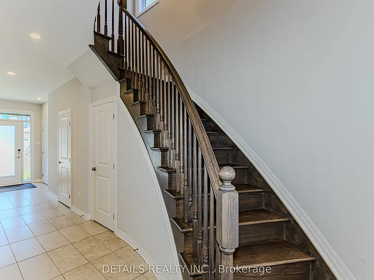 276 Avro Cir — Photo 16