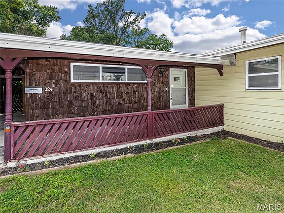 3rd image of 224 E Ofallon Dr