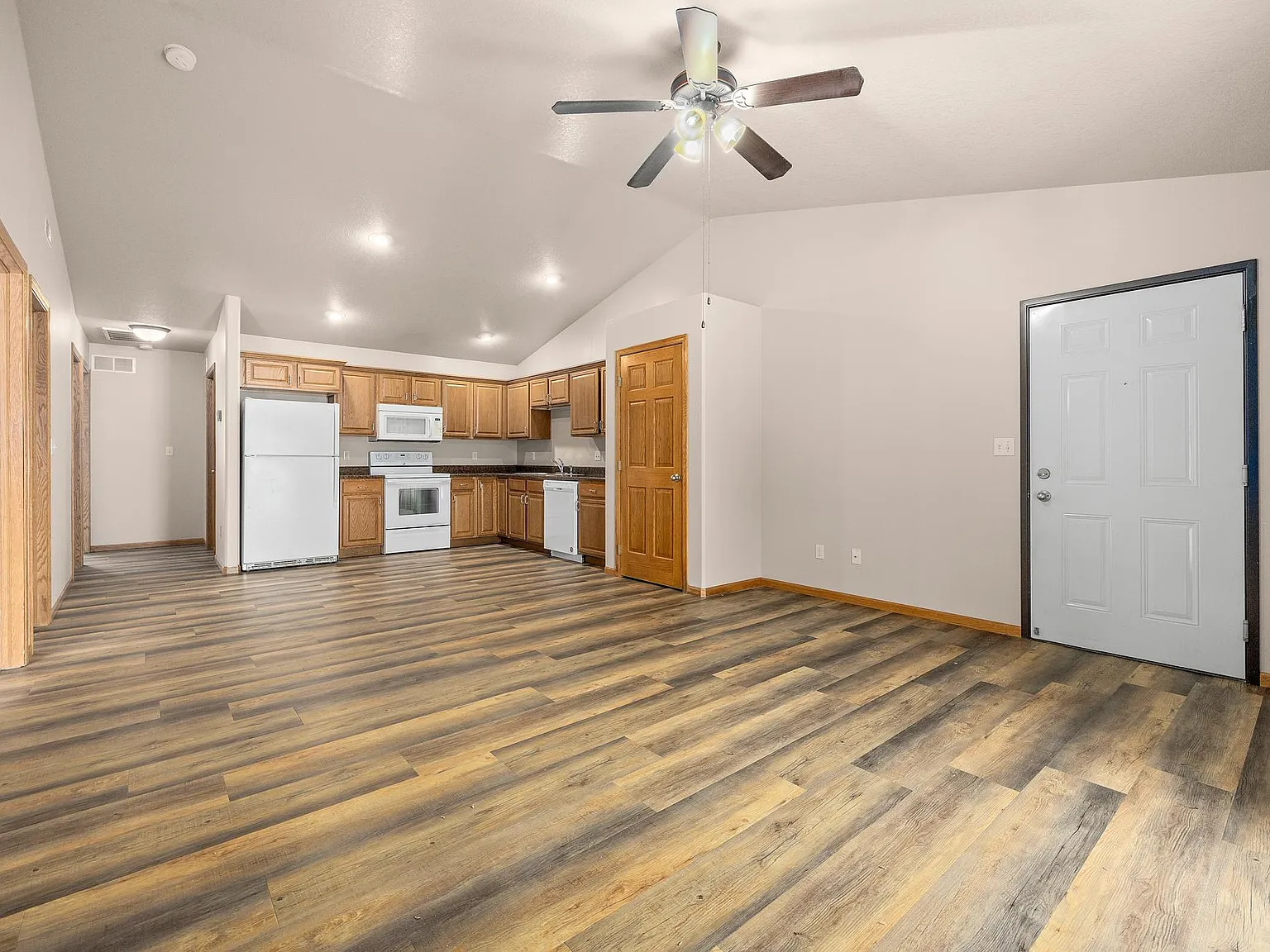 3 bed, 1206 sqft, $1,499 — Photo 1