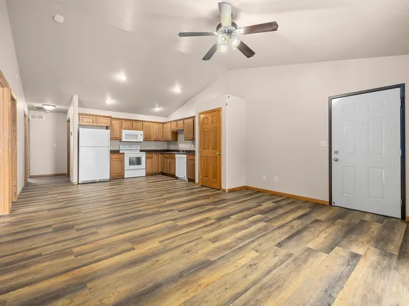 205 E 5th St, Hartford, SD 57033