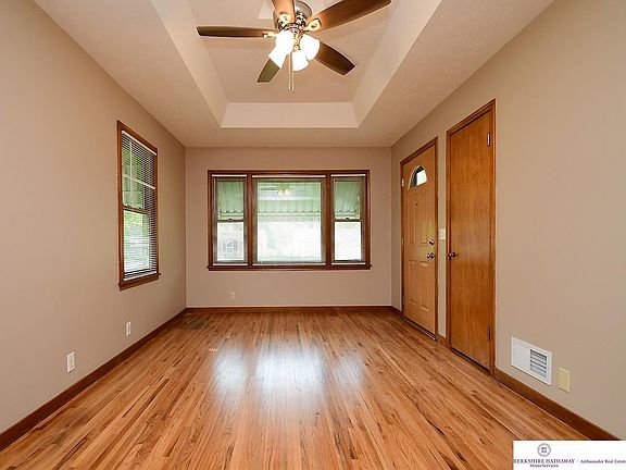3rd image of 3432 Craig Ave