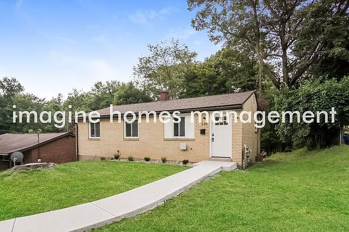 3 bed, 1.0 bath, 925 sqft, $1,749 — Photo 2