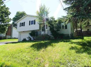 38 Hillcrest Ave, Schenectady, NY 12304