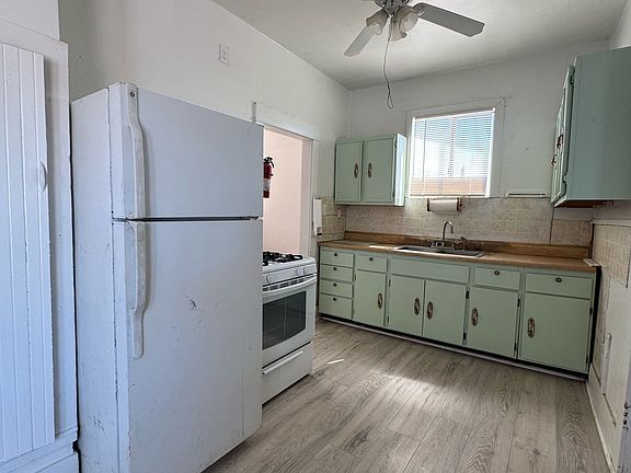 5th image of 543 W Hereford Dr