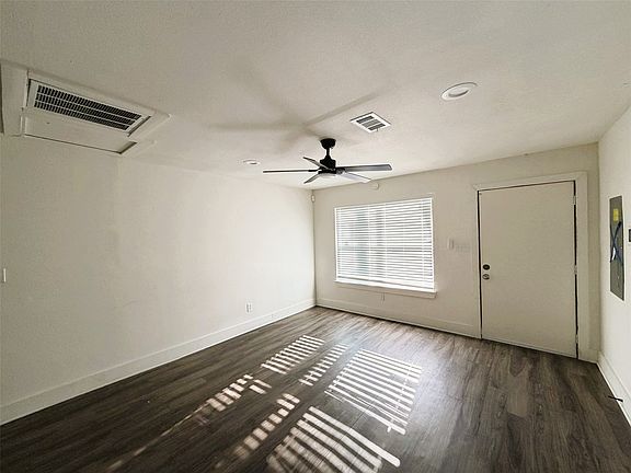3rd image of 402 Lansing St