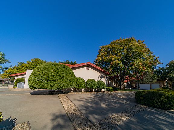 5th image of 20 Hogan Dr