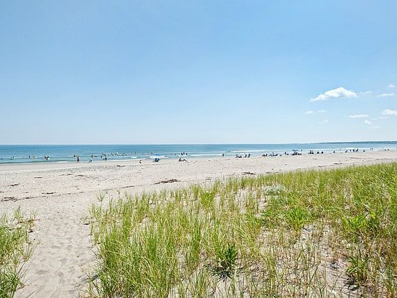 3rd image of 175 Beach Ave APT 3