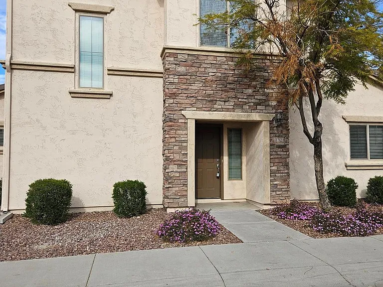 2204 W Le Marche Ave — Photo 2