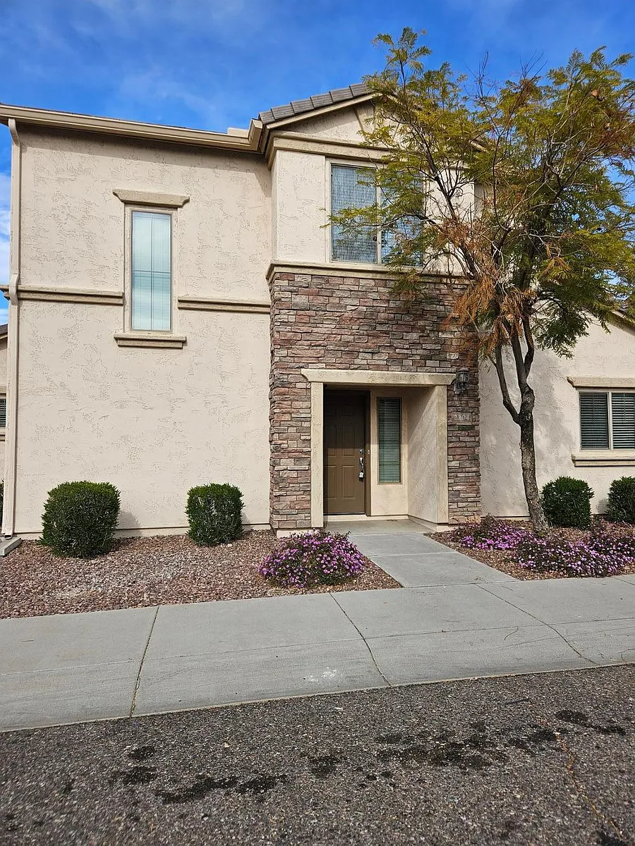 Building Photo - 2204 W Le Marche Ave