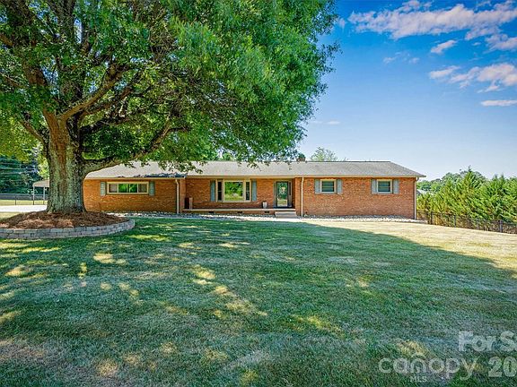 2nd image of 226 28th Avenue Pl NE